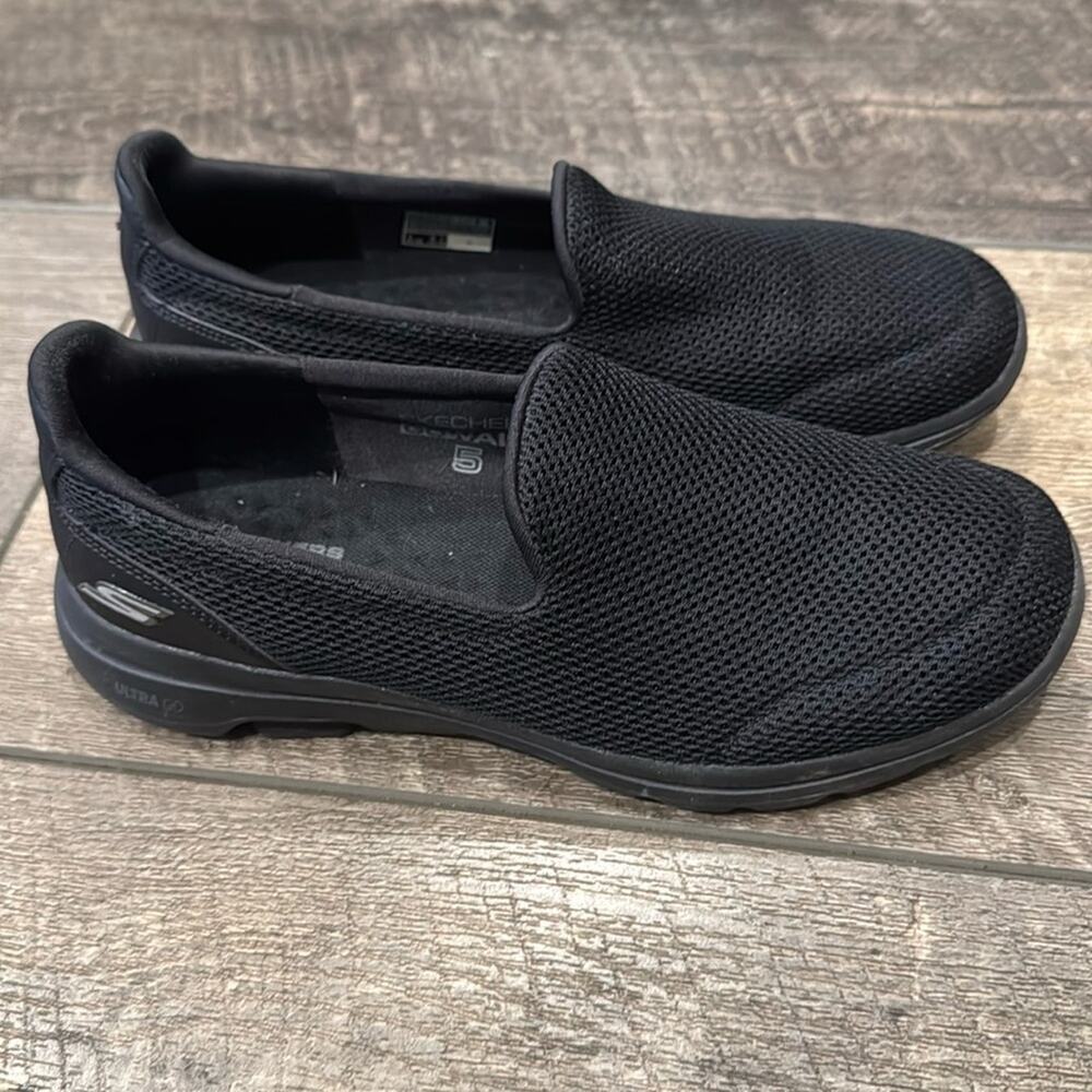 Skechers Women's GO Walk 5 Sneaker Black Size 7.5